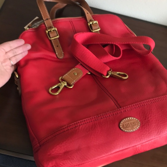 Beautiful and stunning burn red Fossil crossbody. - Picture 8 of 8
